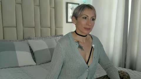 Snapshot of samanthaxmami chatting on 01/14/25, 06:38 Samixmami online show from 01/14/25, 06:38