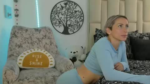 Snapshot of samanthaxmami chatting on 02/02/25, 08:08 Samixmami online show from 02/02/25, 08:08