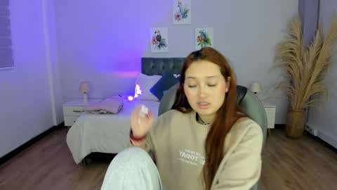 samara_hilton_2 online show from 10/27/25, 07:07