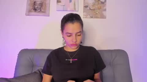 Snapshot of samara_jonnes_ chatting on 02/23/25, 09:26 Samara is my name a pleasure delighted that you are here leave your thumb up it is important to me online show from 02/23/25, 09:26