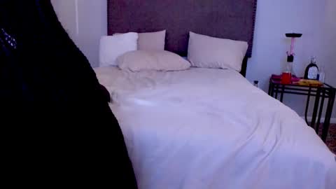 Yaya online show from 10/22/25, 10:59