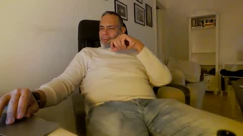 Snapshot of samcool67 chatting on 01/11/25, 08:54 Sam online show from 01/11/25, 08:54