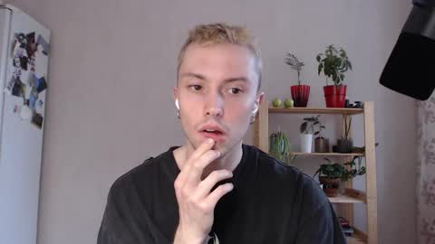 samcutieboi online show from 11/26/25, 11:22