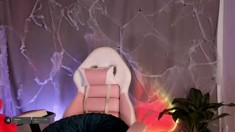 Snapshot of samii_monroe chatting on 11/06/25, 02:18 Sam online show from 11/06/25, 02:18