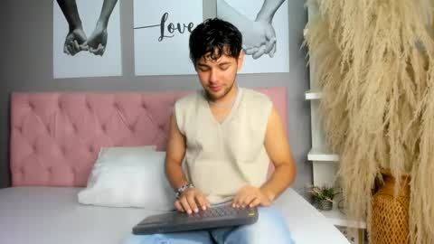 Snapshot of samir_bear chatting on 01/03/25, 12:41 Samir online show from 01/03/25, 12:41
