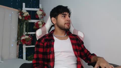 Snapshot of samir_bear chatting on 02/14/25, 12:14 Samir online show from 02/14/25, 12:14
