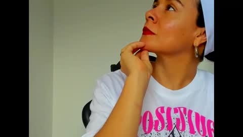 Snapshot of samm_hoti chatting on 11/13/25, 08:30 sam online show from 11/13/25, 08:30