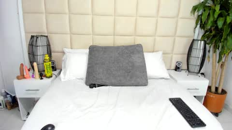 Snapshot of sammy_uwu1 chatting on 03/02/25, 05:01 Nice to meet you guys my name is Lina. online show from 03/02/25, 05:01