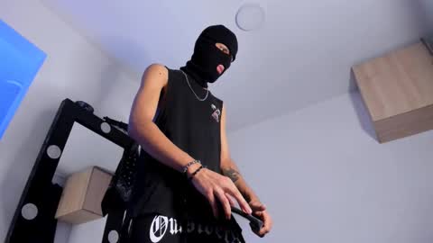 Snapshot of samuel_suarez chatting on 10/06/25, 12:41 online show from 10/06/25, 12:41