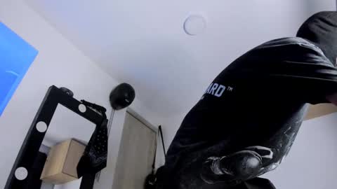 Snapshot of samuel_suarez chatting on 10/07/25, 04:53 online show from 10/07/25, 04:53