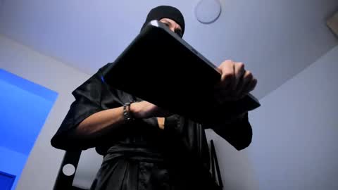 Snapshot of samuel_suarez chatting on 10/12/25, 05:39 online show from 10/12/25, 05:39