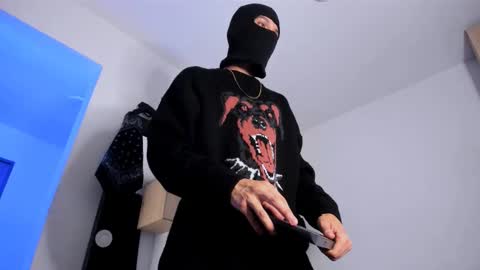 Snapshot of samuel_suarez chatting on 10/16/25, 06:03 online show from 10/16/25, 06:03