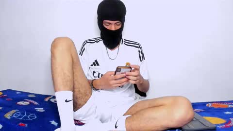 Snapshot of samuel_suarez chatting on 10/17/25, 06:49 online show from 10/17/25, 06:49