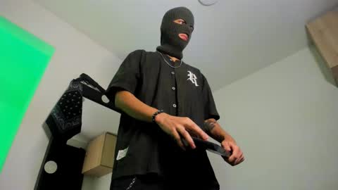 Snapshot of samuel_suarez chatting on 10/20/25, 05:30 online show from 10/20/25, 05:30