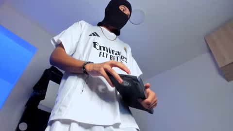 Snapshot of samuel_suarez chatting on 11/10/25, 05:39 online show from 11/10/25, 05:39