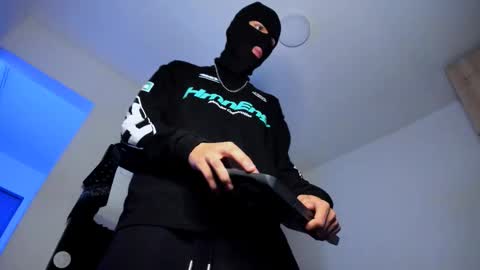 Snapshot of samuel_suarez chatting on 11/14/25, 02:54 online show from 11/14/25, 02:54