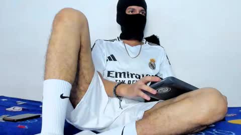 Snapshot of samuel_suarez chatting on 11/16/25, 03:01 online show from 11/16/25, 03:01