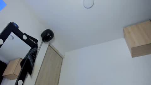 Snapshot of samuel_suarez chatting on 11/26/25, 05:19 online show from 11/26/25, 05:19