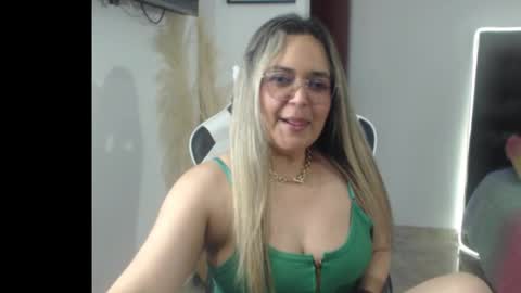 Snapshot of samy_vsn chatting on 11/12/25, 09:25 samy_vsn online show from 11/12/25, 09:25