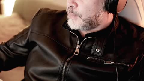 Sanders online show from 02/01/25, 01:34