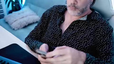 Sanders online show from 02/12/25, 02:45