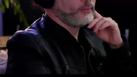 Sanders online show from 09/11/25, 11:38