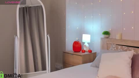 Snapshot of sandraa_anderson chatting on 11/17/25, 12:27 sandraa_anderson online show from 11/17/25, 12:27