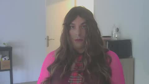 Snapshot of sandraclara chatting on 10/10/25, 01:21 sandraclara online show from 10/10/25, 01:21
