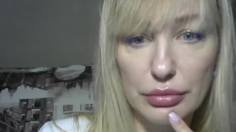 Snapshot of sandraglamour chatting on 01/19/25, 10:17 Sandra online show from 01/19/25, 10:17