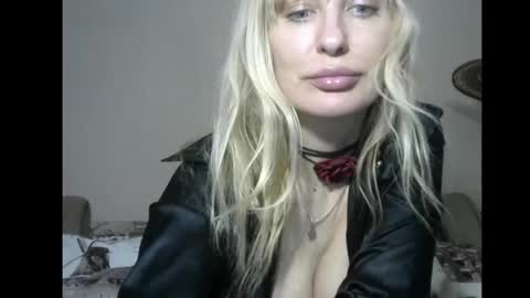 Snapshot of sandraglamour chatting on 03/06/25, 04:28 Sandra online show from 03/06/25, 04:28