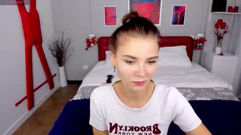 Snapshot of sandraleone chatting on 09/23/25, 07:00 SaraLeone online show from 09/23/25, 07:00