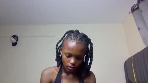 Snapshot of sandy_bby1 chatting on 09/27/25, 01:10 sandy online show from 09/27/25, 01:10
