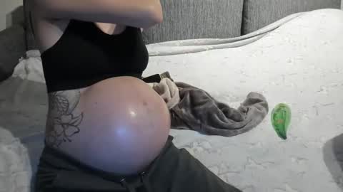 Snapshot of sandysun_shine chatting on 12/12/24, 04:53 Sandy online show from 12/12/24, 04:53