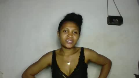 Snapshot of sanelie09 chatting on 10/17/25, 06:32 sanelie09 online show from 10/17/25, 06:32