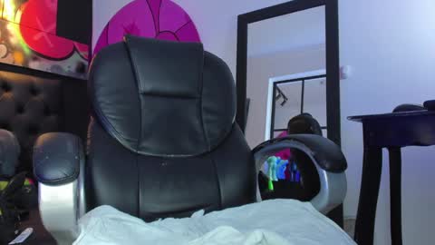 santi online show from 02/13/25, 09:06