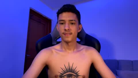 Snapshot of santi_twink19 chatting on 01/09/25, 02:54 santi_twink19 online show from 01/09/25, 02:54