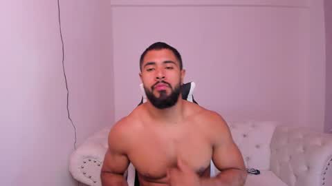 Snapshot of santiago_huntt chatting on 02/11/25, 12:16 santiago_huntt online show from 02/11/25, 12:16