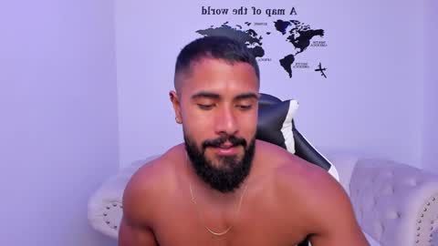 Snapshot of santiago_huntt chatting on 09/10/25, 02:11 santiago_huntt online show from 09/10/25, 02:11