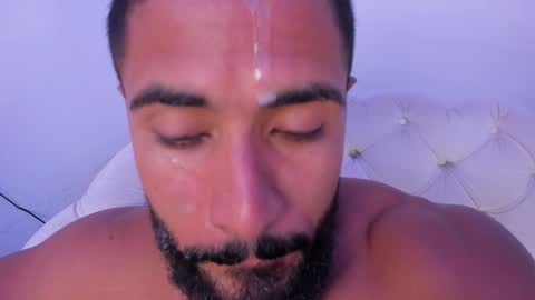 Snapshot of santiago_huntt chatting on 09/23/25, 10:02 santiago_huntt online show from 09/23/25, 10:02