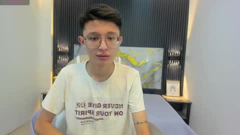 Snapshot of santiago_russo18 chatting on 09/09/25, 12:37 santiago_russo18 online show from 09/09/25, 12:37