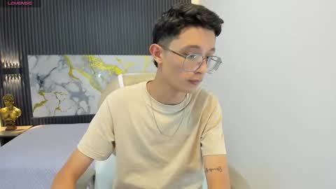 Snapshot of santiago_russo18 chatting on 09/14/25, 01:10 santiago_russo18 online show from 09/14/25, 01:10