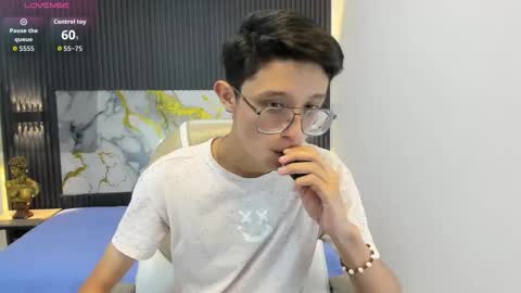 Snapshot of santiago_russo18 chatting on 09/30/25, 12:32 santiago_russo18 online show from 09/30/25, 12:32