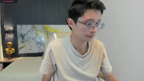 Snapshot of santiago_russo18 chatting on 10/18/25, 12:06 santiago_russo18 online show from 10/18/25, 12:06