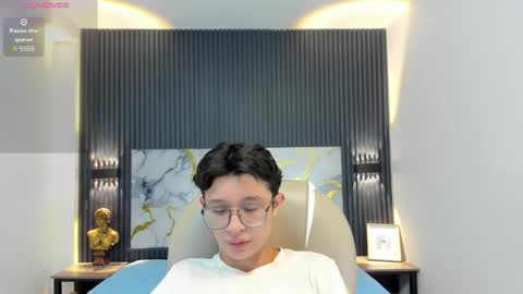 Snapshot of santiago_russo18 chatting on 10/24/25, 12:01 santiago_russo18 online show from 10/24/25, 12:01