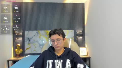 Snapshot of santiago_russo18 chatting on 10/25/25, 12:02 santiago_russo18 online show from 10/25/25, 12:02