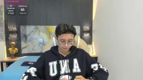 Snapshot of santiago_russo18 chatting on 10/31/25, 12:06 santiago_russo18 online show from 10/31/25, 12:06