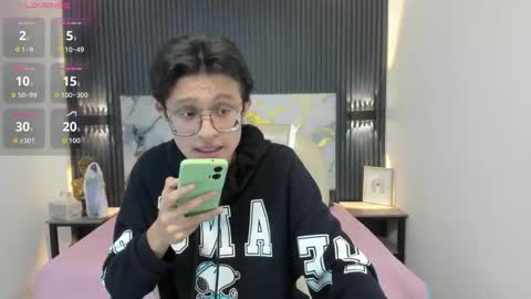 Snapshot of santiago_russo18 chatting on 11/16/25, 01:55 santiago_russo18 online show from 11/16/25, 01:55