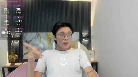 Snapshot of santiago_russo18 chatting on 11/17/25, 01:33 santiago_russo18 online show from 11/17/25, 01:33