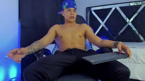 Santi Reyes online show from 12/31/24, 01:47