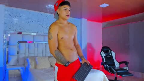 Santi Reyes online show from 10/21/25, 01:28